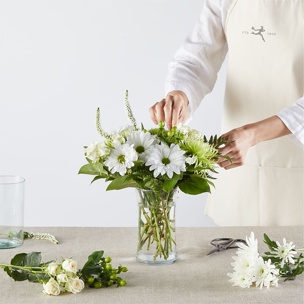 Irish Garden - A Florist Original – CAAN FLORAL & GREENHOUSES LLC, Sheboygan WI